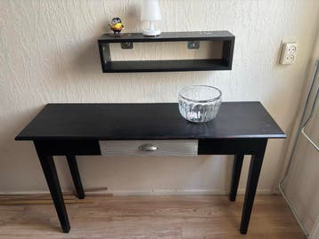 Zwart bijzettafeltje met lade