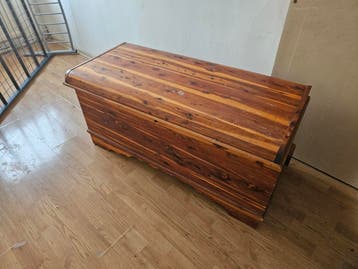 Houten dekenkist met defect scharnier - gratis af te halen