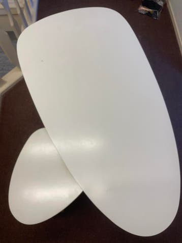 Witte salontafel met organische vorm