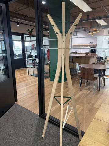 Stijlvolle houten staande kapstok