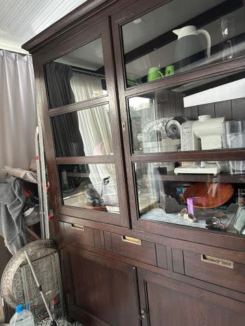 Vitrinekast 214 X150 cm