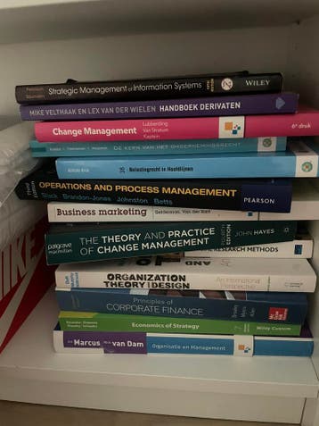 Diverse studieboeken technische bedrijfskunde