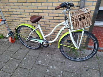 Meisjesfiets met mandje 24 inch