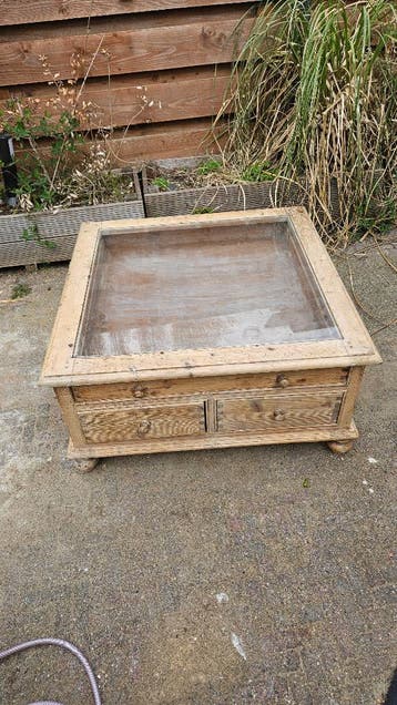 Gratis salon tafel 100x100x50