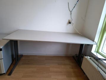 Bureau met ladekastje