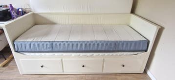 Gratis af te halen bedbank met lades (zonder matras)