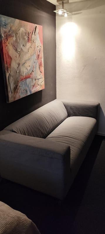 Grijze tweezitsbank van Ikea