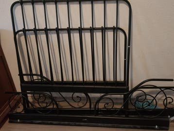 Zwart metalen bedframe, gratis afhalen