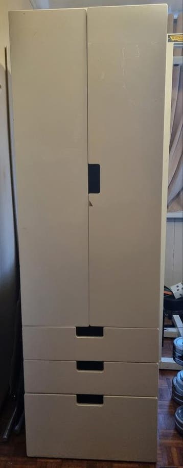 Gratis witte kast met deuren en lades