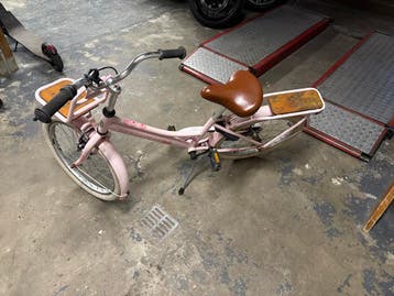 Roze kinderfiets met voordrager - SuperSuper