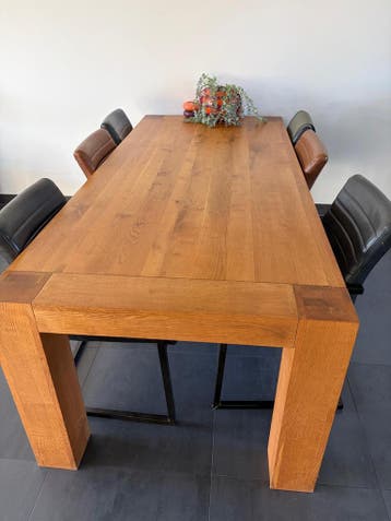 Eikenhouten eettafel