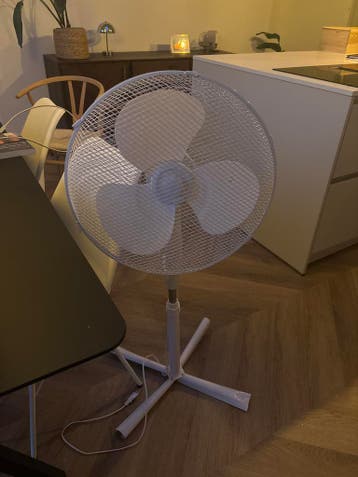 GRATIS Witte statiefventilator