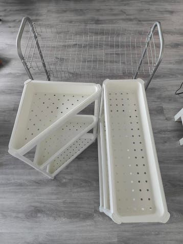 Diverse rekken / open kastjes (2 Ikea VESKEN)