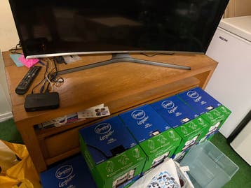 GRATIS tv-kast af te halen van Eiken