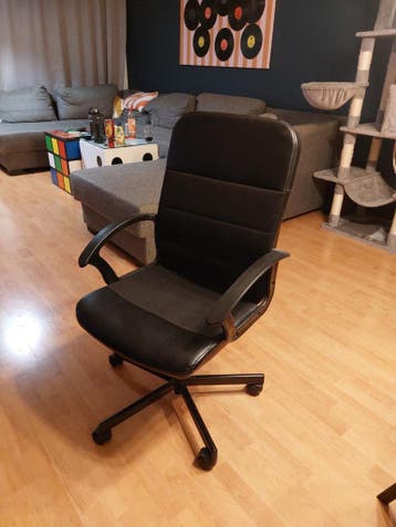 Zwarte bureaustoel gratis