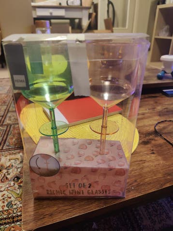 Free set of two picnic wine glasses from HEMA