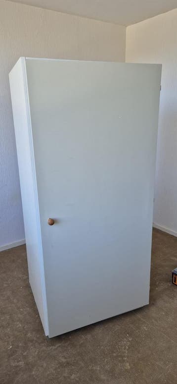 Twee ouderwetse stevige kasten gratis af te halen