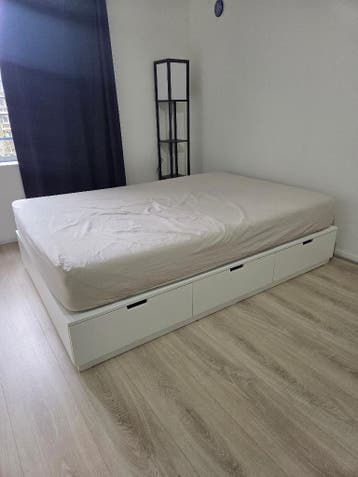 Double bed. Frame and matress