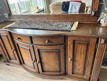 Dressoir met grote spiegel