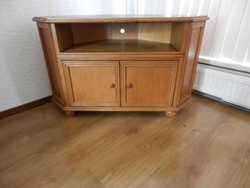 Mooi houten hoekkastje / televisiemeubel