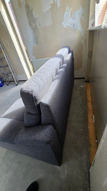 Grijze 2 1/2 zits bank gratis op te halen