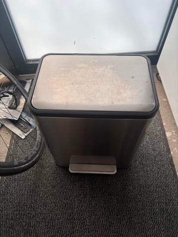 Prullenbak met 2 vakken