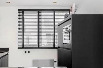 Zwarte houten/bamboe jaloezieën in diverse maten
