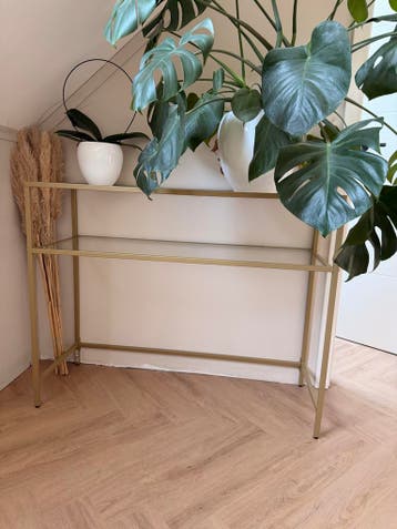 Gouden consoletafel met glazen planken