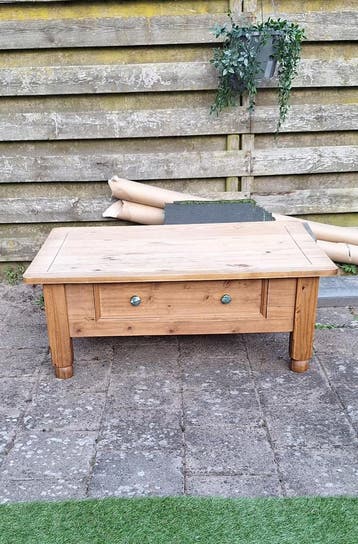 GRATIS  in Raalte ; salontafel , pc kast en tv kast