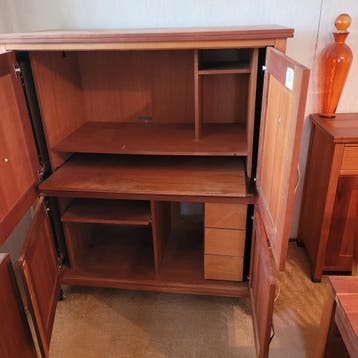 Kersenhouten computerkast