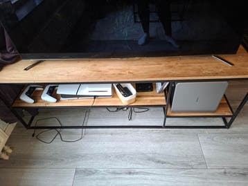 Gratis eettafel en tv meubel