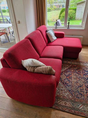 Rode lounge bank 2/3 personen. GRATIS