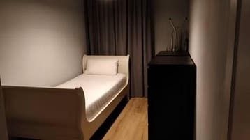 Eenpersoonsbed van hout