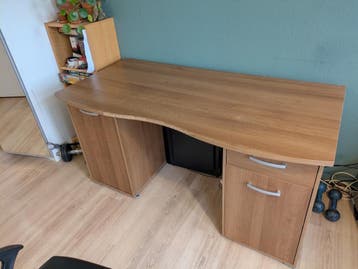 Groot bureau, gratis af te halen (150x73x76 cm)