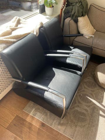 2 gratis leren fauteuils