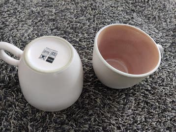 Twee grote HEMA theemokken, roze met roze binnenkant