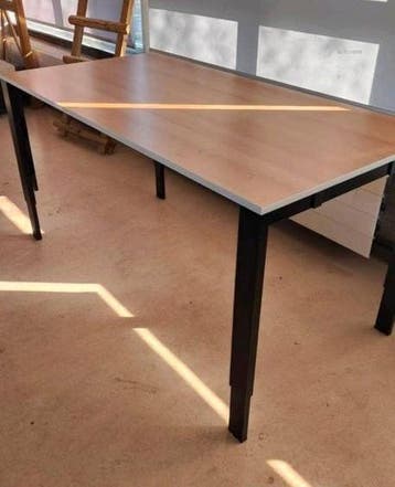 In hoogte verstelbaar bureau 80x160 cm