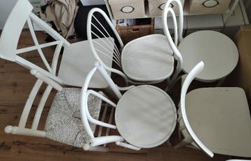Gratis 6 witte opknapstoelen