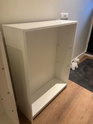 1 witte ikea billy kast met 1 plank
