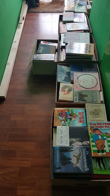 9 grote dozen met boeken *roman's*kinderboeken*tijdschriften