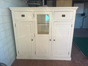 Mooie, witte antieke kast. Gratis af te halen!