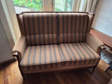 Tweepersoons bankje met streepjespatroon