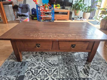 Houten salontafel met lades