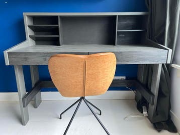 Mooi houten bureau met opzetstuk