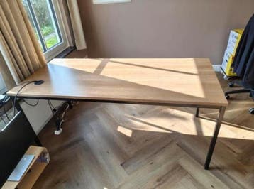Mooi kwaliteits houten bureau met zwarte poten 180x80cm