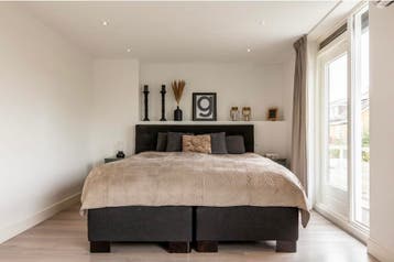 Gratis - Ubica boxspring met matrassen