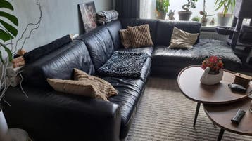 GRATIS Zwarte leren hoekbank