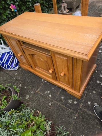 Houten TV-meubel / dressoir met opbergruimte