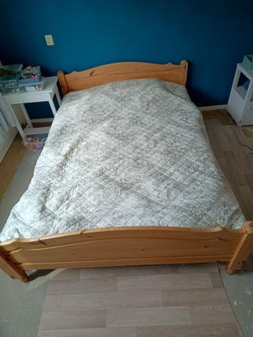 2 persoonsbed en nachtkastjes 140 x 200