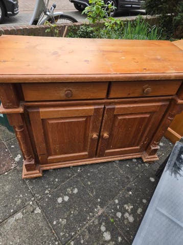 Houten dressoir met lades en deuren